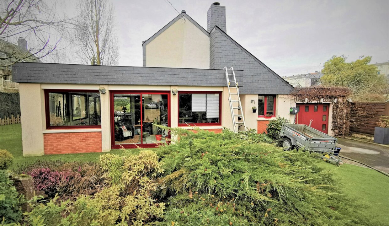 Lemoux Immobilier Agence Immobiliere Rennes 21 02 01 Facade EST Visible Rue Rouge